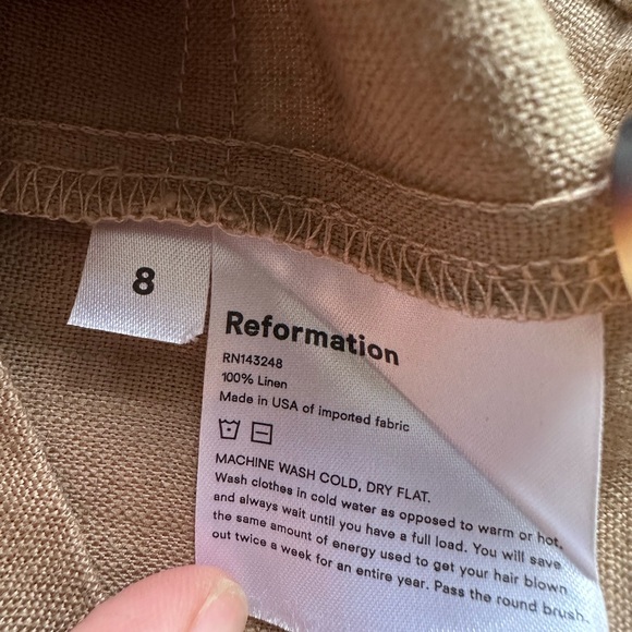 Reformation “Sterling” Safari Shorts in khaki linen. (Size 8) - Picture 4 of 6